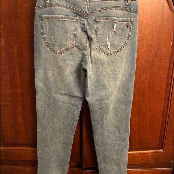Democracy light blue distressed stretchy size 8 denim jeans with navy label NWT - Picture 4 of 4